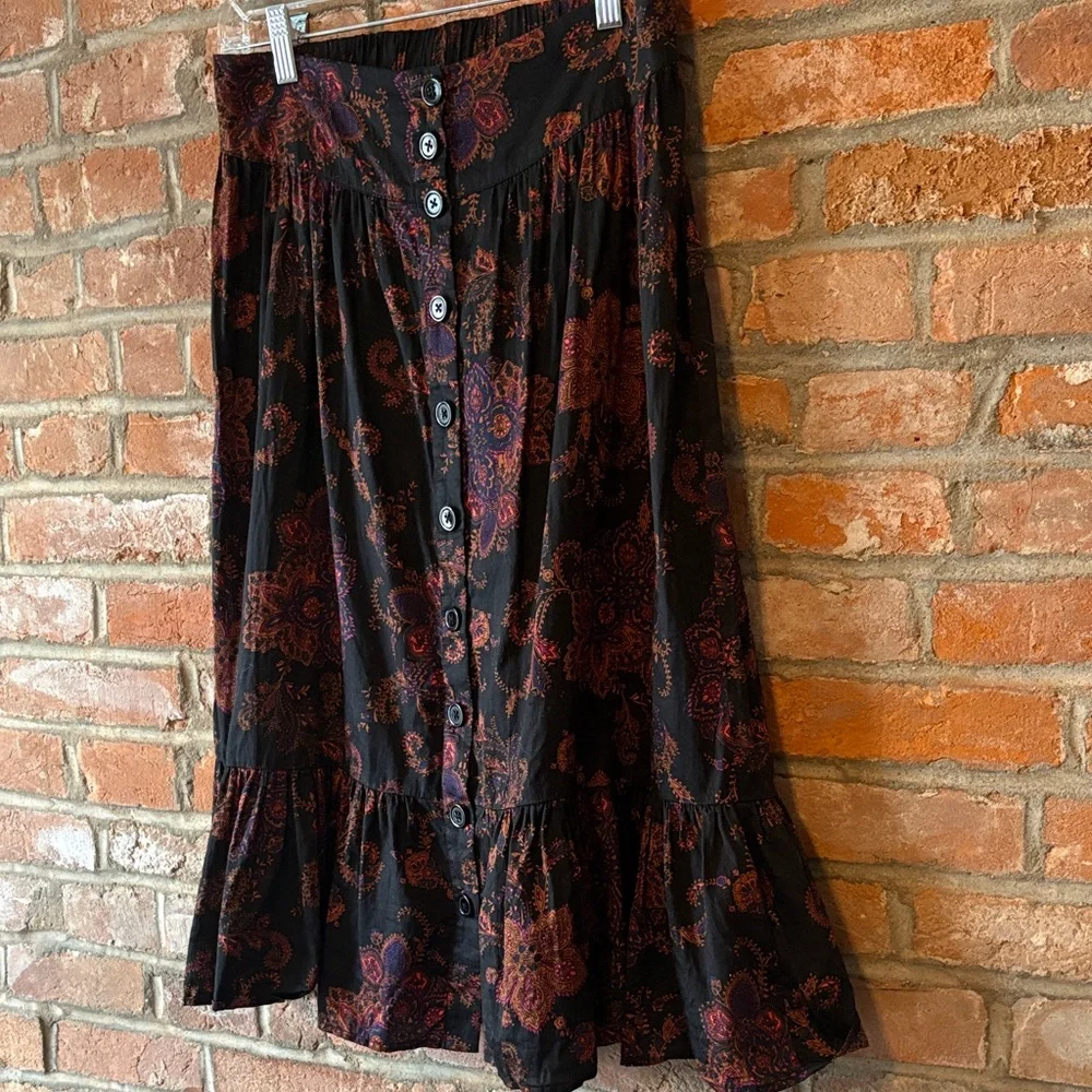ModCloth Black Midi Skirt‎ with Red and Purple Paisley Print